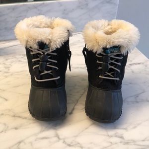 Native snow boots